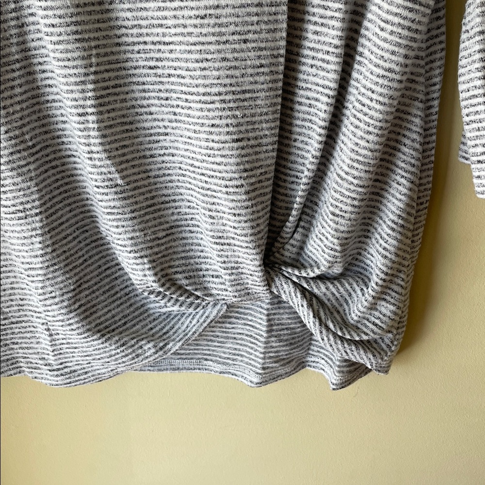 Gray Striped Long Sleeve Top Size Small - Picture 5 of 7